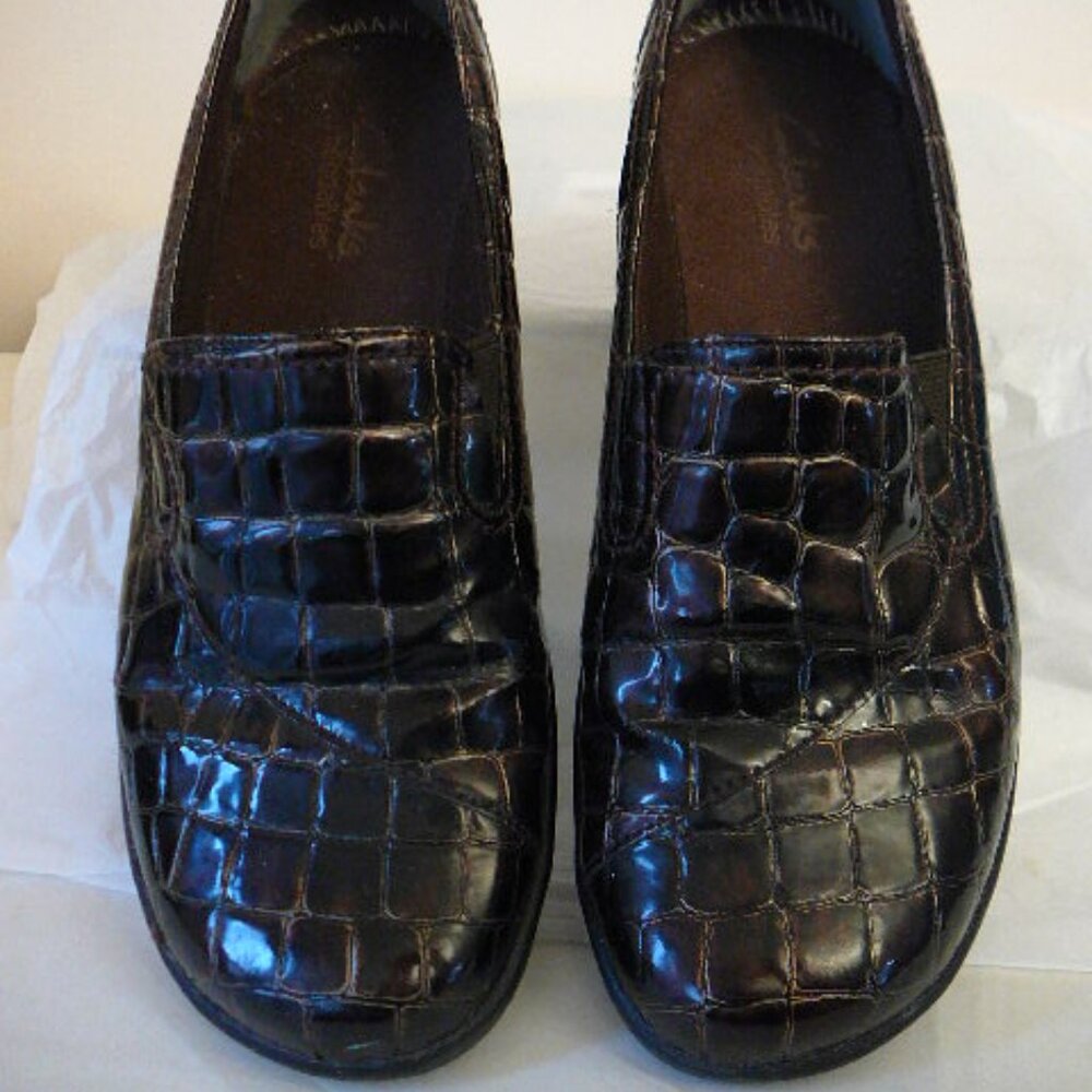 Clarks Bendables Women's Brown  Leather Croc Embossed Slip on Loafers-Size-7